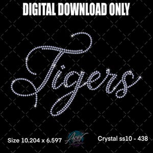 Könnte beinhalten: Digitaler Download-Grafik mit dem Wort "Tigers" in funkelnden Strasssteinen. Das Design befindet sich auf einem schwarzen Hintergrund mit einem Diamantenmuster. Der Text "DIGITAL DOWNLOAD ONLY" steht oben.