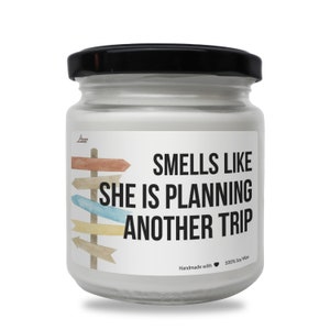 Cheira como se ela estivesse planejando outra viagem Vela de soja perfumada, presente Wanderlust, presente engraçado para viajantes, para ela, amante de viagens, viagem em família