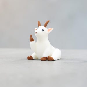 Beeldje middelvinger geit, grappig geit cadeau, onbeleefd boerderijdier bureaudecor, 3D-geprint cadeau cadeau afbeelding 6