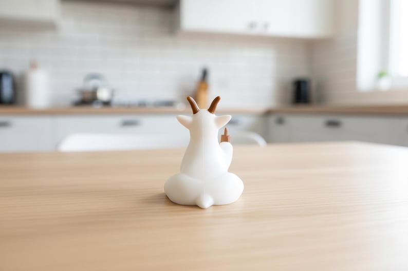 Beeldje middelvinger geit, grappig geit cadeau, onbeleefd boerderijdier bureaudecor, 3D-geprint cadeau cadeau afbeelding 9