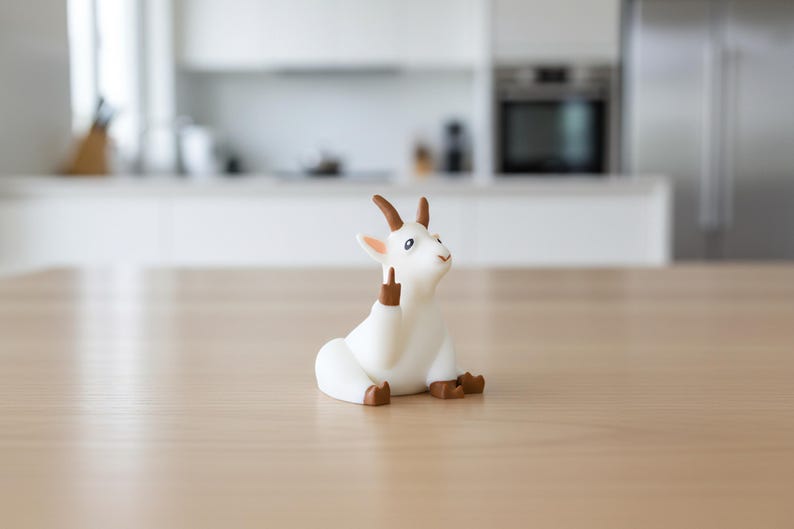 Beeldje middelvinger geit, grappig geit cadeau, onbeleefd boerderijdier bureaudecor, 3D-geprint cadeau cadeau afbeelding 5