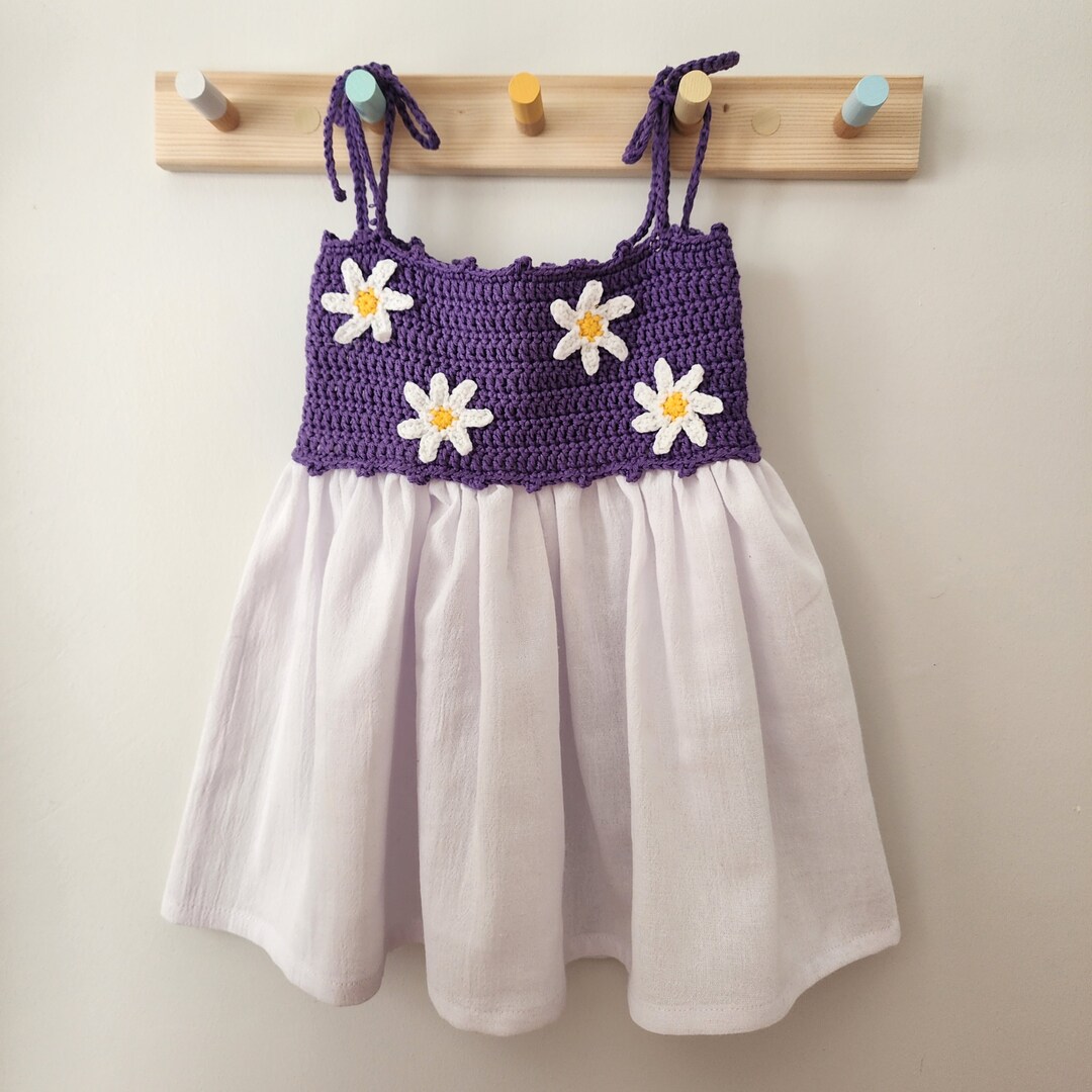 Baby Girl Flower Patched Pattern Solid Color Knitted Dress main image 0