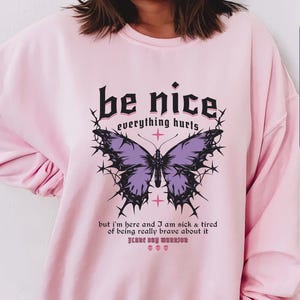 Seien Sie nett alles tut weh Sweatshirt Flare Tag Überlebender Chronische Krankheit Shirt Ehlers Danlos geschwür POTS syndrom Chronische Schmerzen Spoonie Geschenk