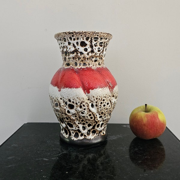 Fat lava vase West German pottery, Carstens Nürnberger Bund number 7263-20, red and white glaze