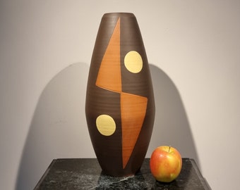 Eine wunderschöne westdeutsche Fat Lava Vase von Wendeling Stahl. Die Vase ist braun und beige und hat die Nummer: 124/35.