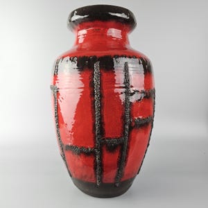 Vintage West German Fat Lava vase made by Ruscha. Shape number 841. Colors: red and black, decor "Costa". WGP / MCM / 1960 / 1970.