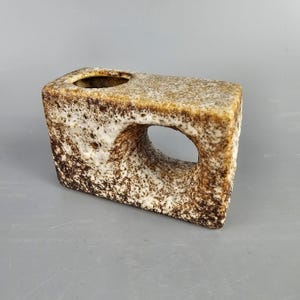 A beautiful vintage vase made by &quot;Vest Keramiek&quot; / &quot;van Woerden&quot;, Gouda, Holland. Model number G2. Block vase. Chimney vase