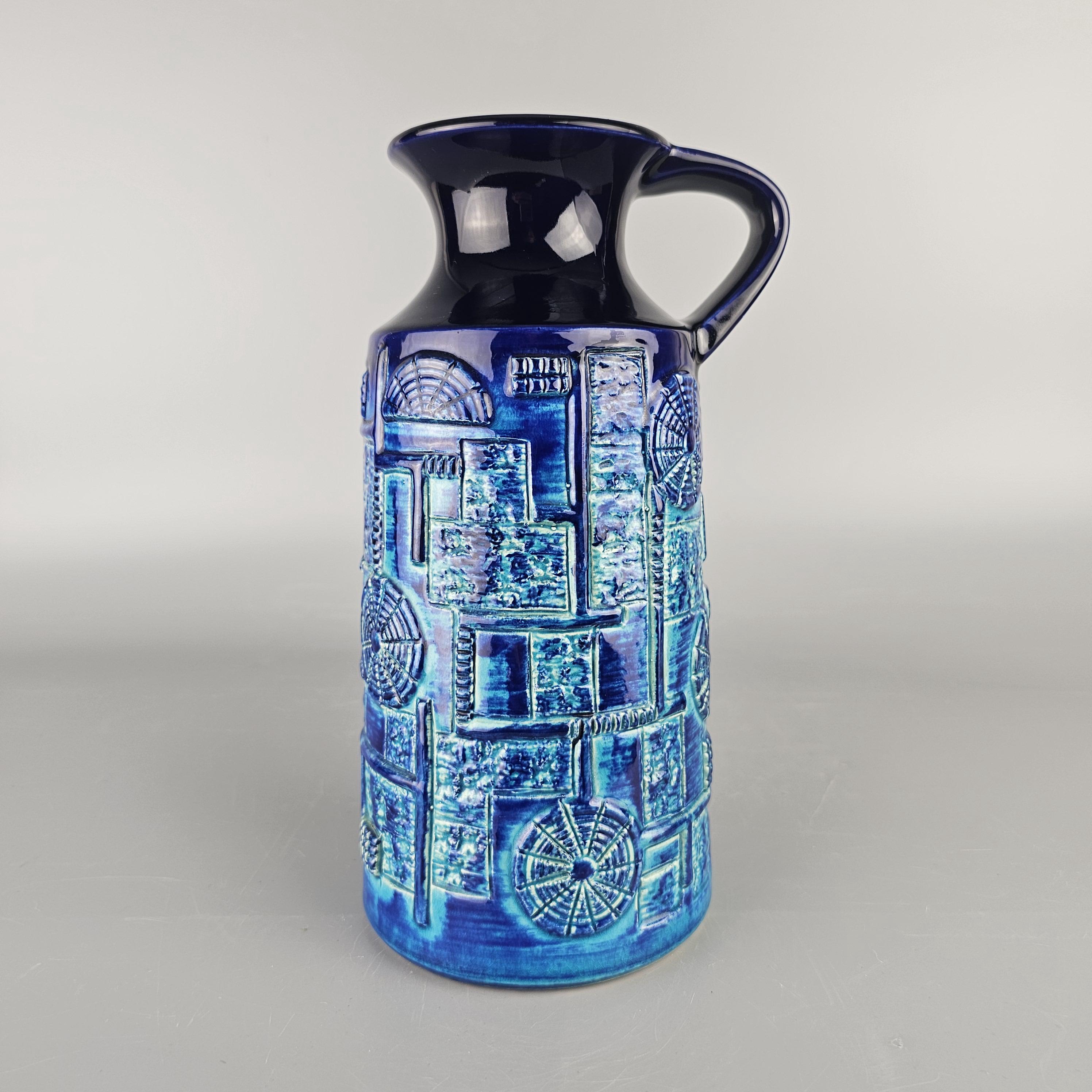 ビンテージの西ドイツの Fat Lava 花瓶。 Bay Keramik、フォーム番号