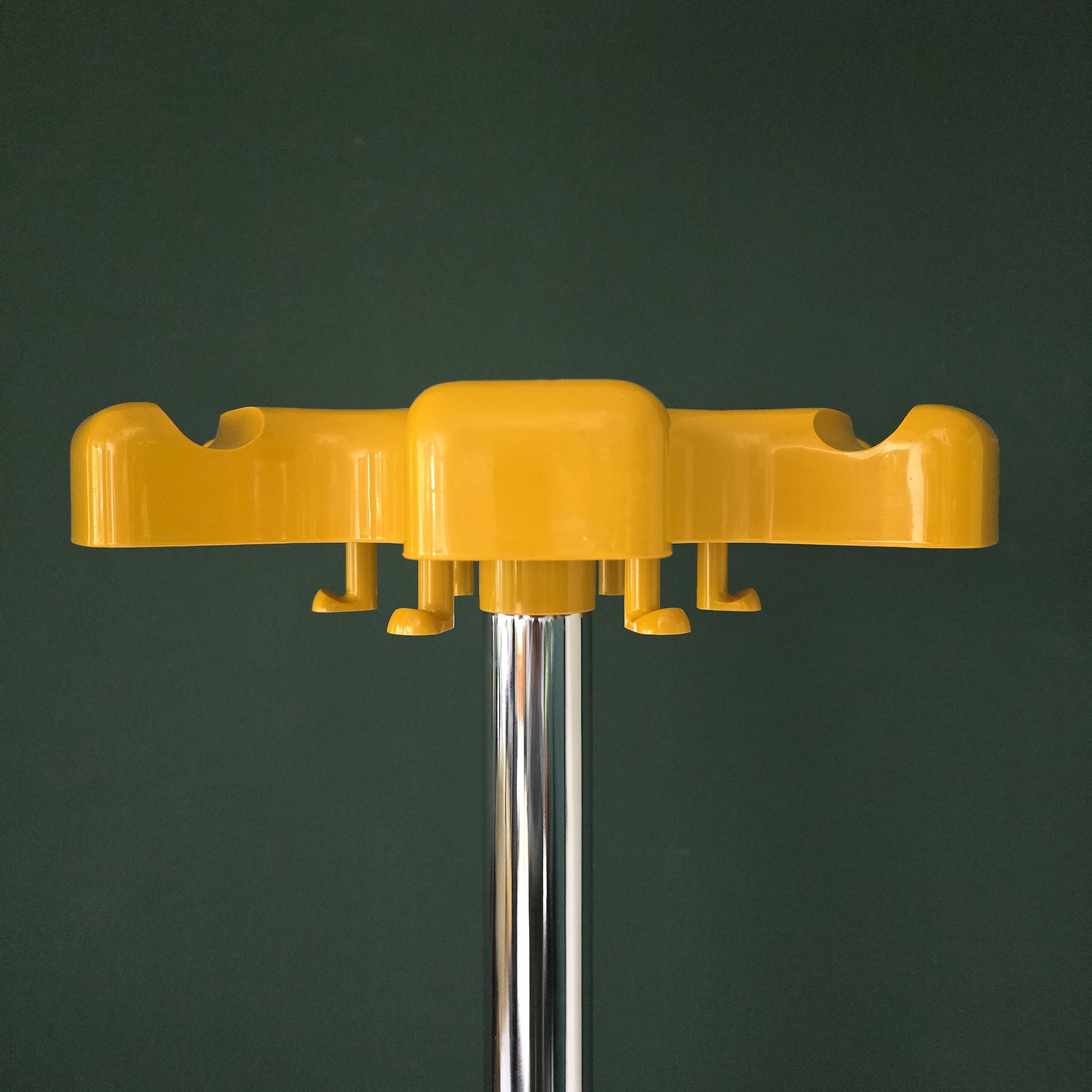 Velca VIP Coat Rack – Designed by Roberto Lucchi & Paolo Orlandini