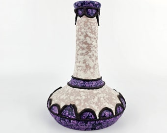 A West German Fat Lava vase by Marei. The vase is numbered: 9101/2.