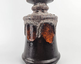 Een Oost-Duitse Fat Lava vaas door Strehla. De vaas is genummerd: 1268.