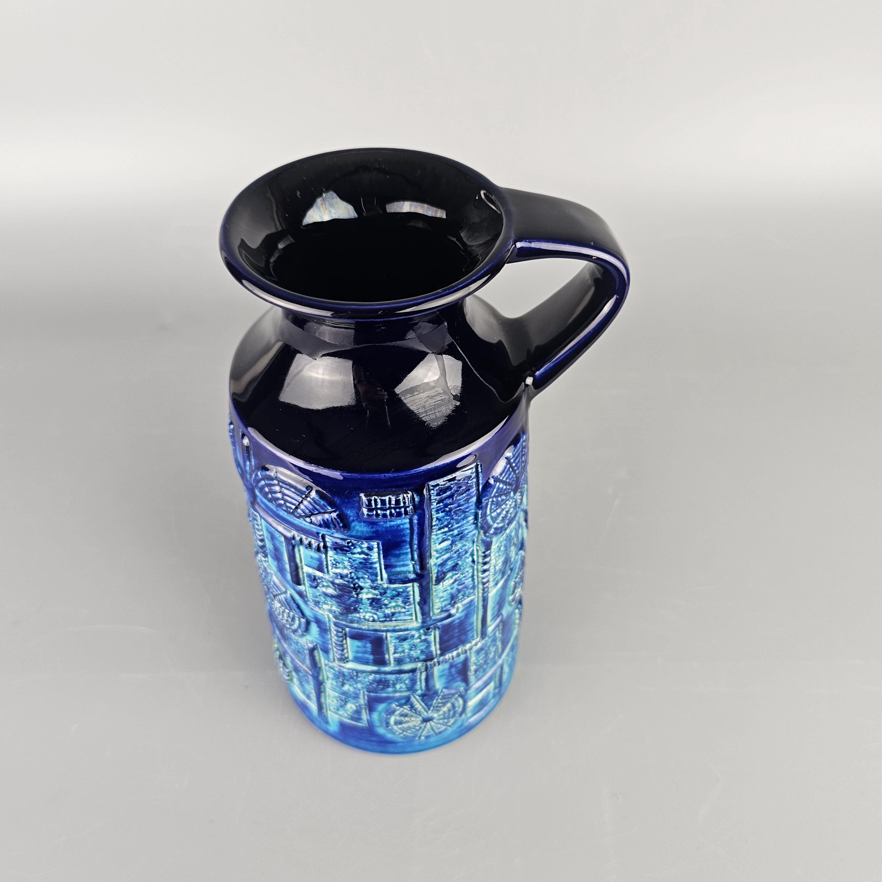 ビンテージの西ドイツの Fat Lava 花瓶。 Bay Keramik、フォーム番号