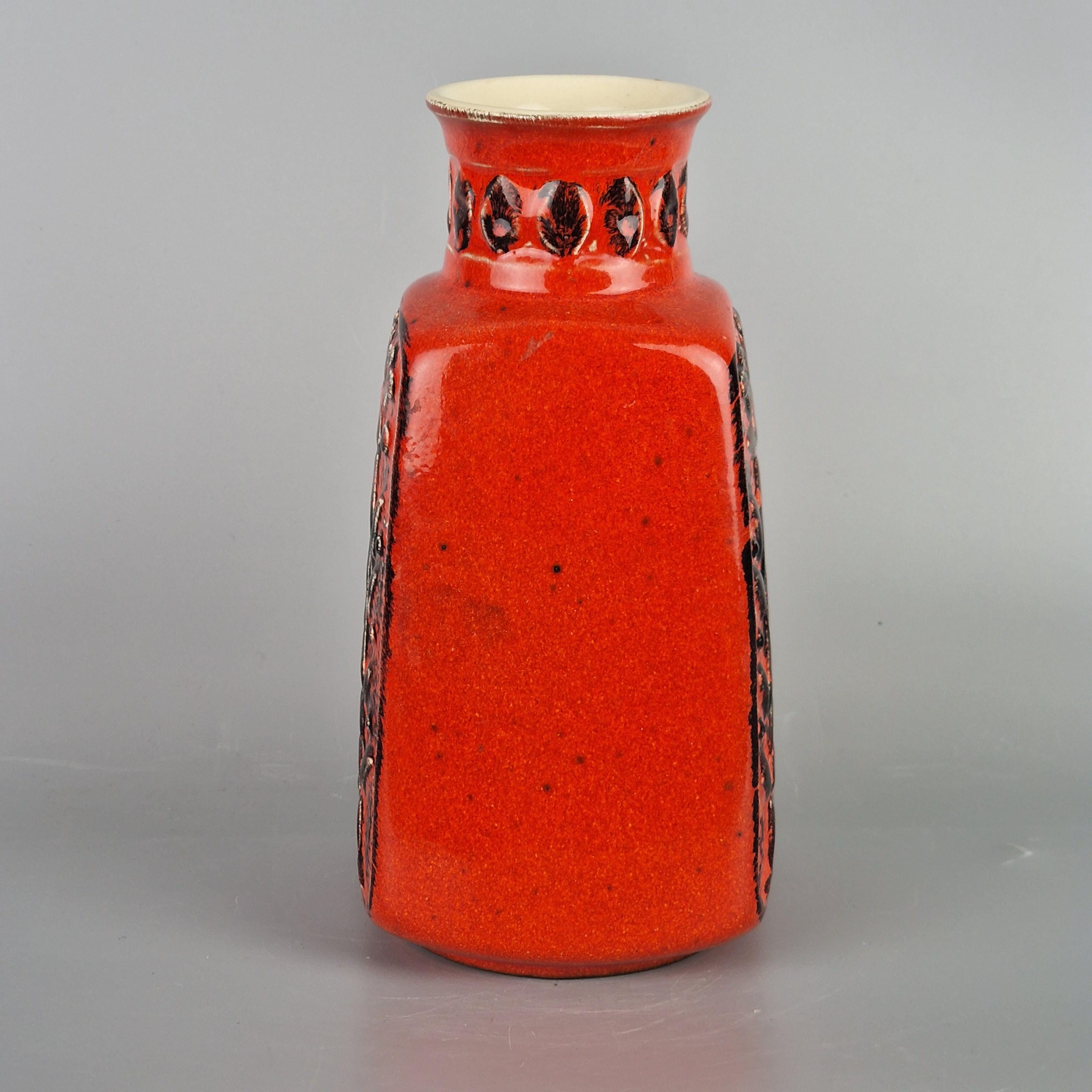 ヴィンテージの西ドイツの Fat Lava 花瓶。 Bay Keramik、フォーム番号