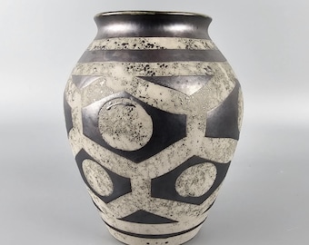 西ドイツFAT LAVA　ビンテージ花瓶　tonnieshof ヴィンテージの西ドイツの Fat Lava 花瓶。 Carstens Tonnieshof