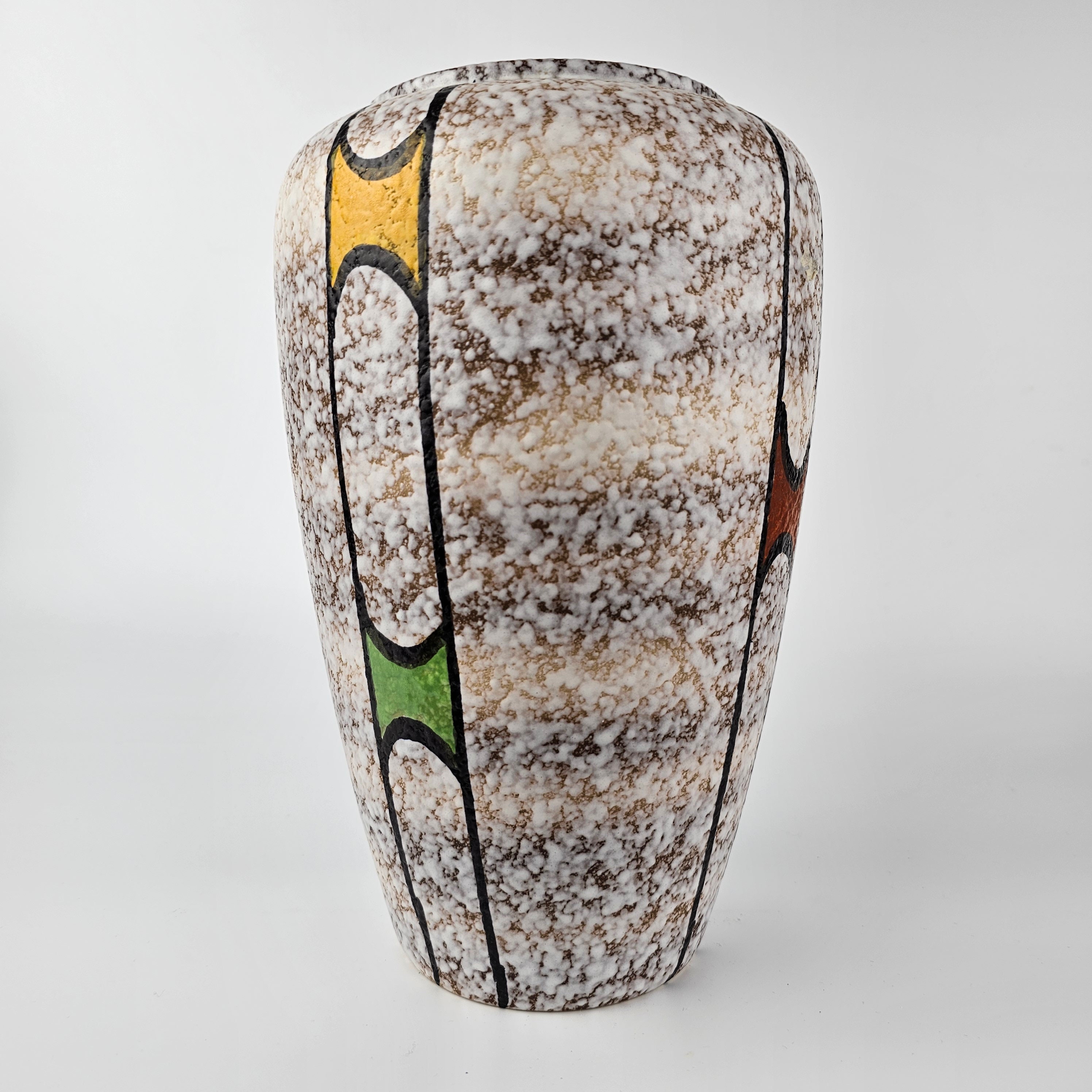 西ドイツのベイ・セラミック社製ファット・ラバの花瓶。番号は638-30