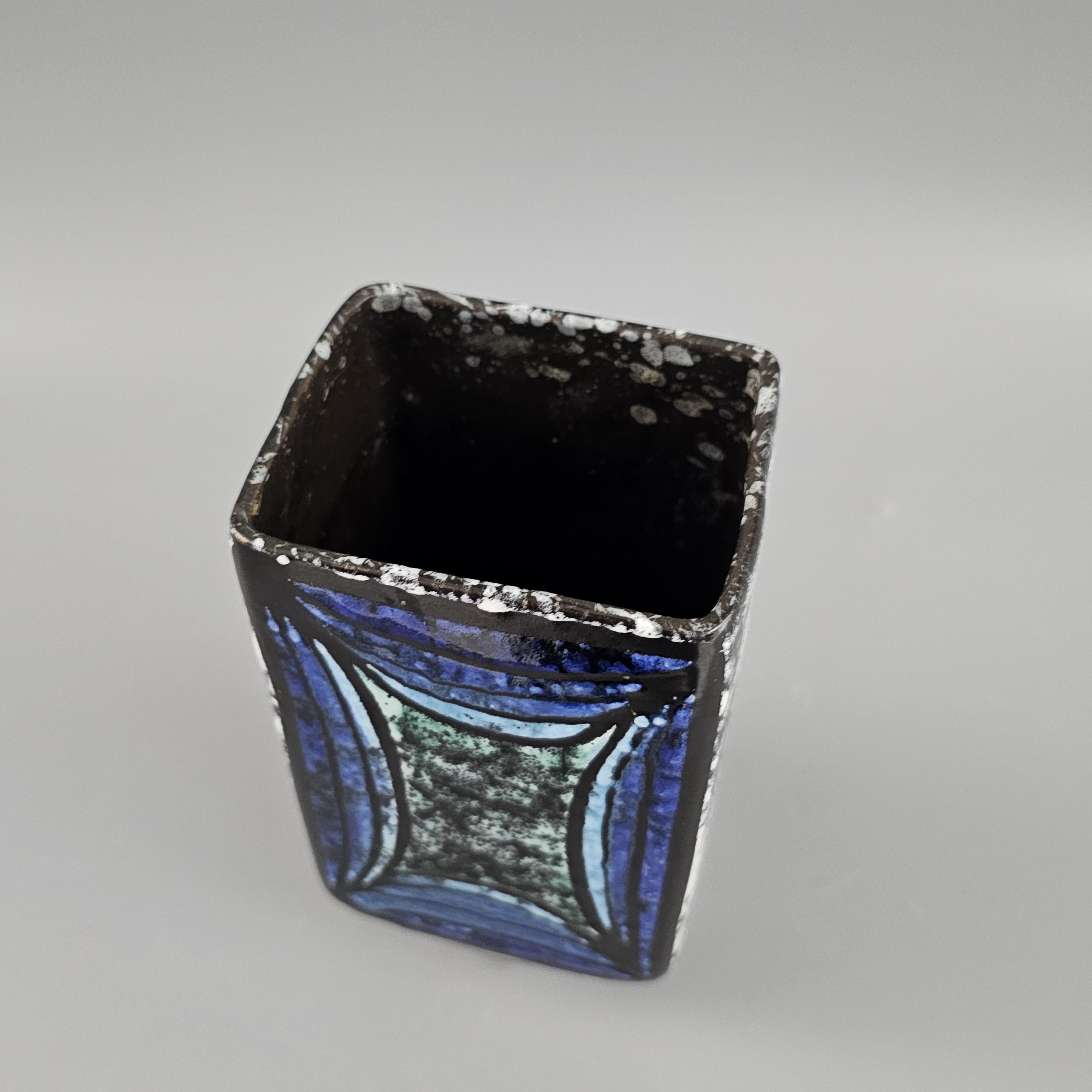 東ドイツのヴィンテージFat Lava花瓶。Strehla、青、黒、白。WGP / MCM