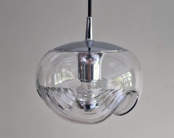 1 von 6. Vintage Space Age Pendelleuchte – Peill & Putzler „Wave“ / „Futura“ – 1970er Jahre Deutschland – Glas und Metall – Ø 22 cm. Space Age Design.