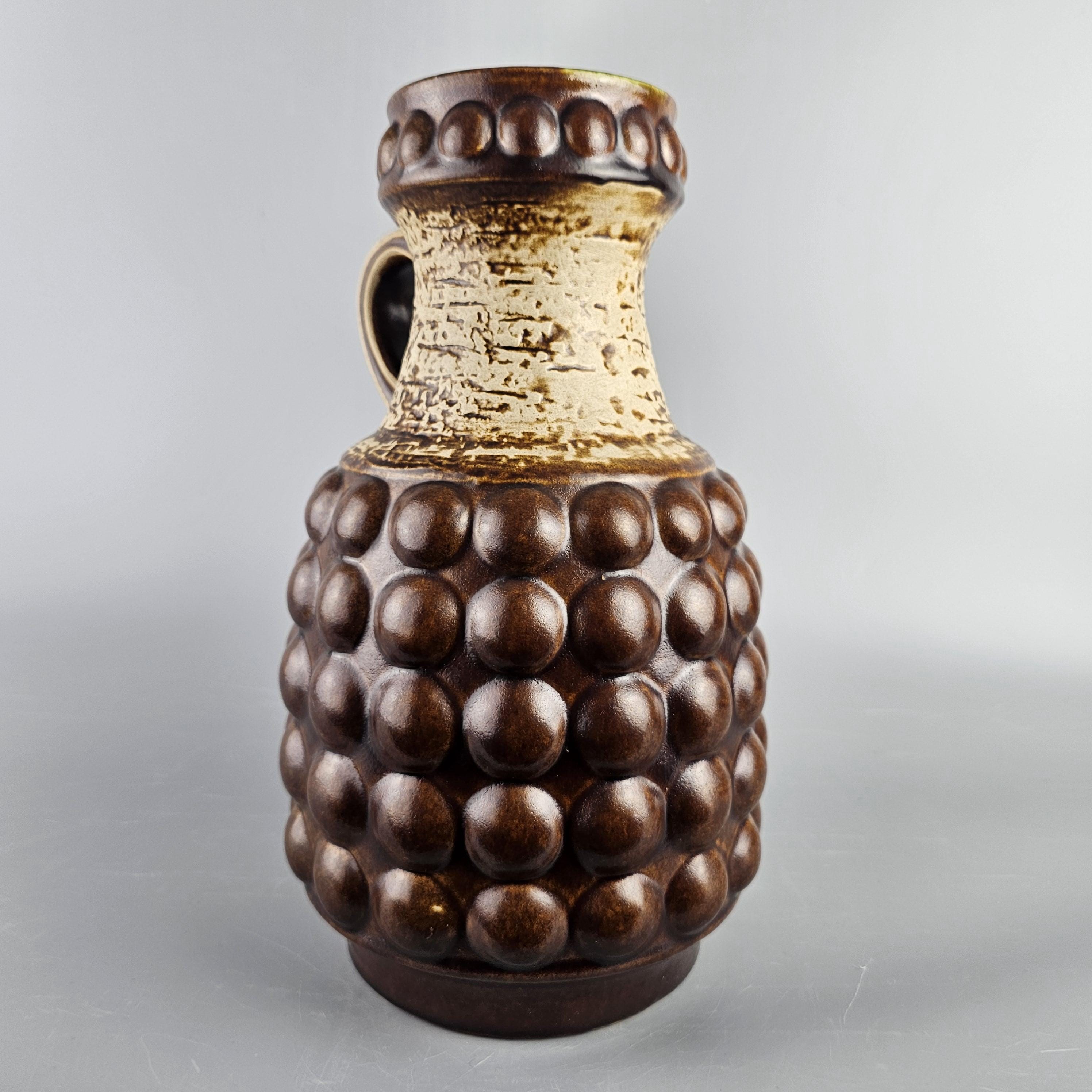 Bay Keramik社製のヴィンテージ西ドイツ製ファットラバ花瓶。型番65 30