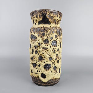 A beautiful vintage vase made by &quot;Vest Keramiek&quot; / &quot;van Woerden&quot;, Gouda, Holland. Beige lava and model number A26.