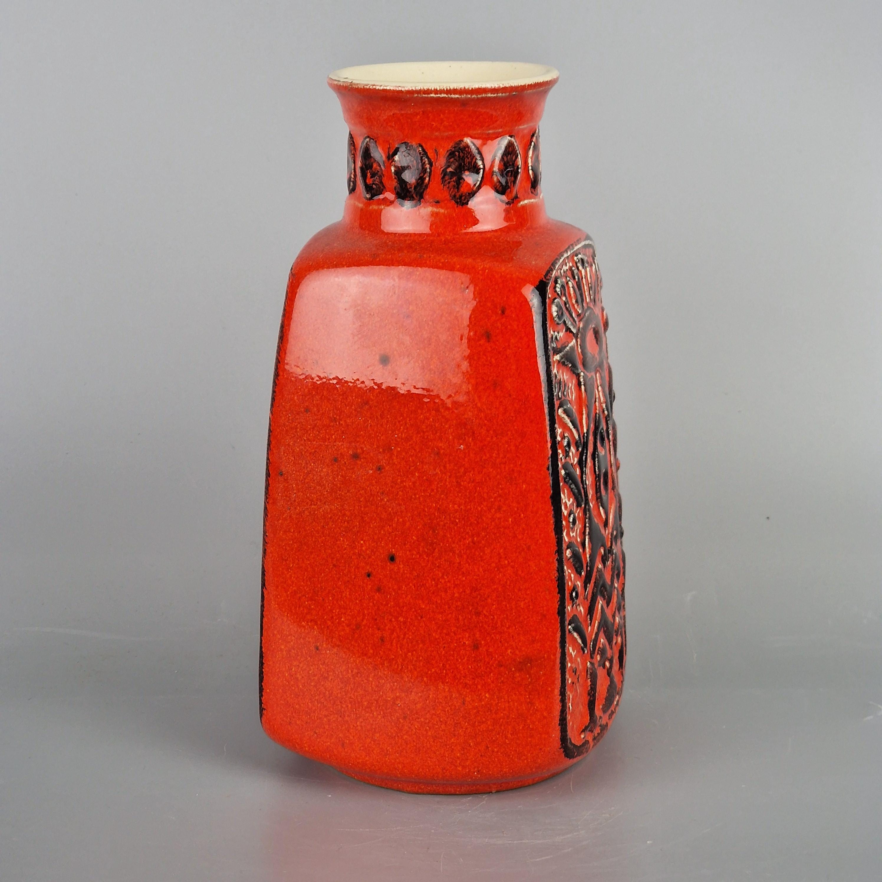 ヴィンテージの西ドイツの Fat Lava 花瓶。 Bay Keramik、フォーム番号