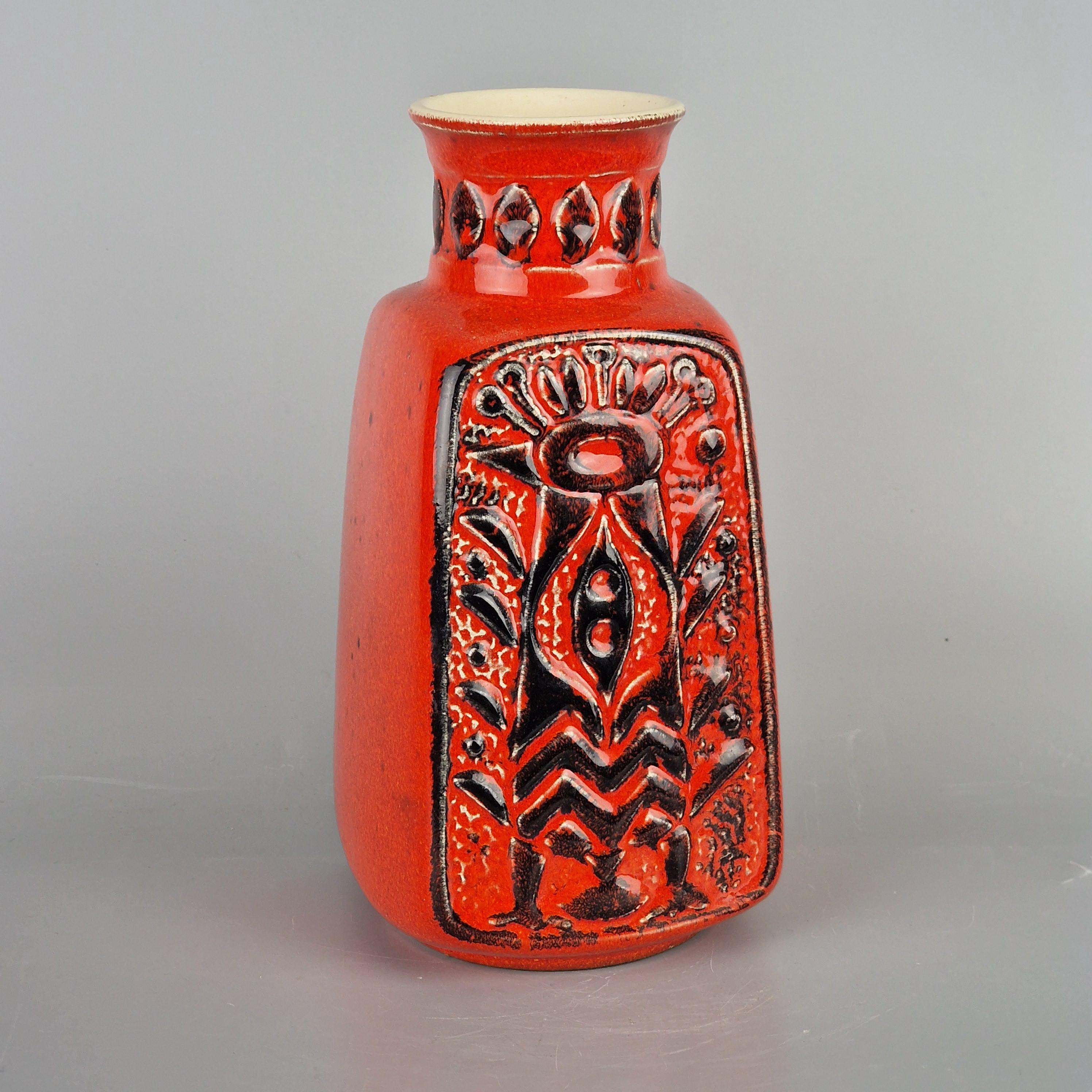 ヴィンテージの西ドイツの Fat Lava 花瓶。 Bay Keramik、フォーム番号