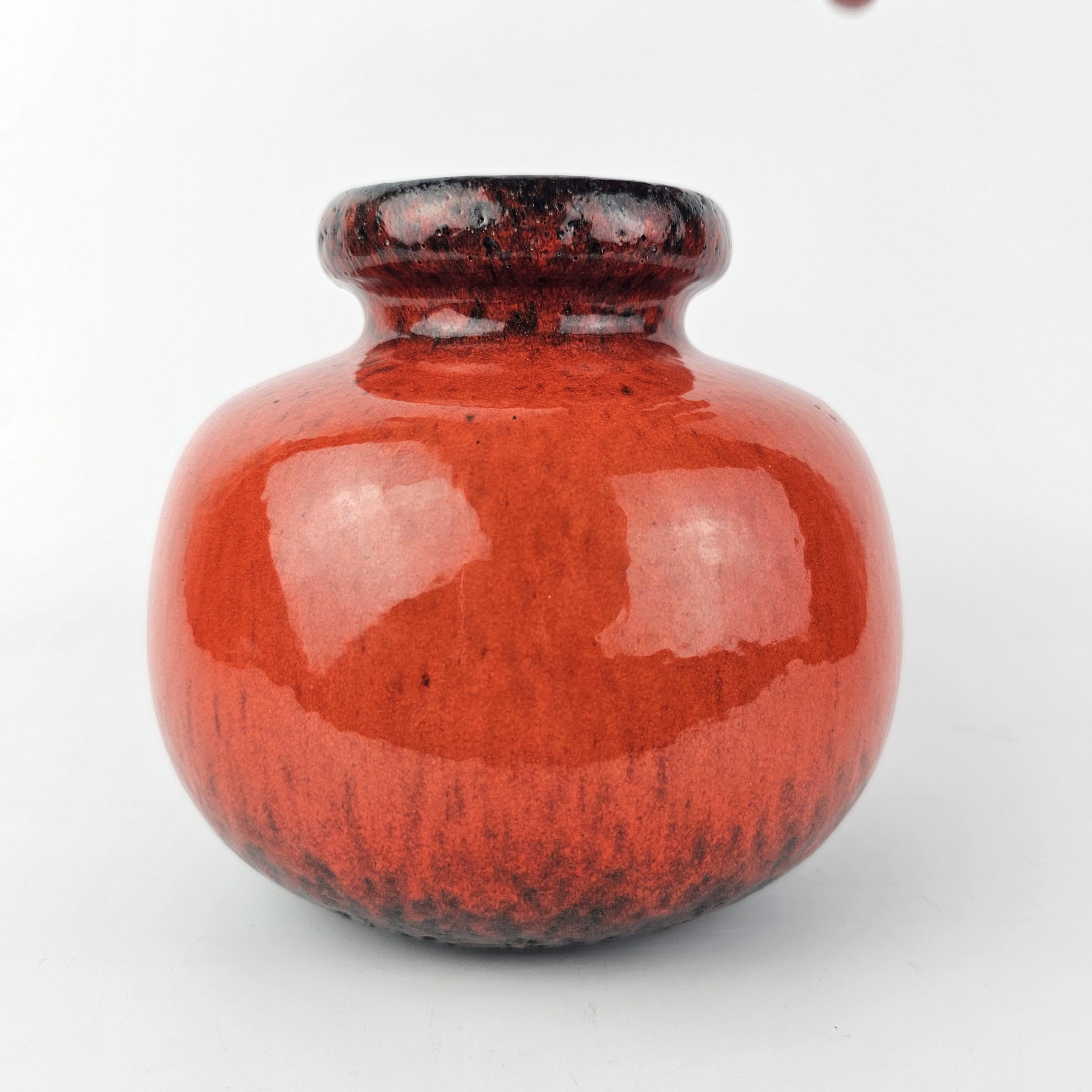 西ドイツのシャリッヒ社製ヴィンテージファットラバ花瓶です。様式番号