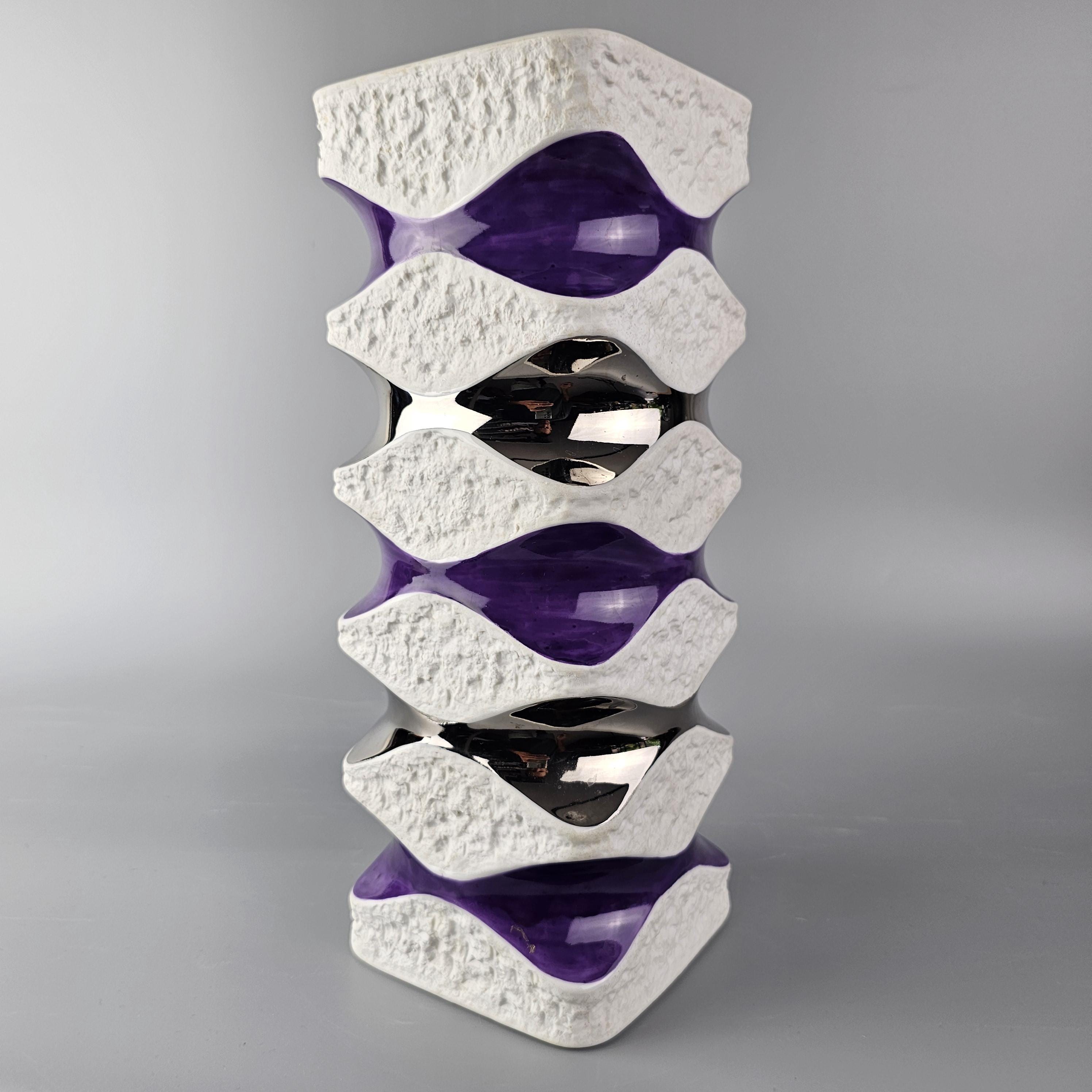 ドイツ、バイエルン州KPM社製の大型ヴィンテージ磁器花瓶。紫と銀の