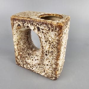 A beautiful vintage vase made by &quot;Vest Keramiek&quot; / &quot;van Woerden&quot;, Gouda, Holland. Model number G4. Block vase. Chimney vase.