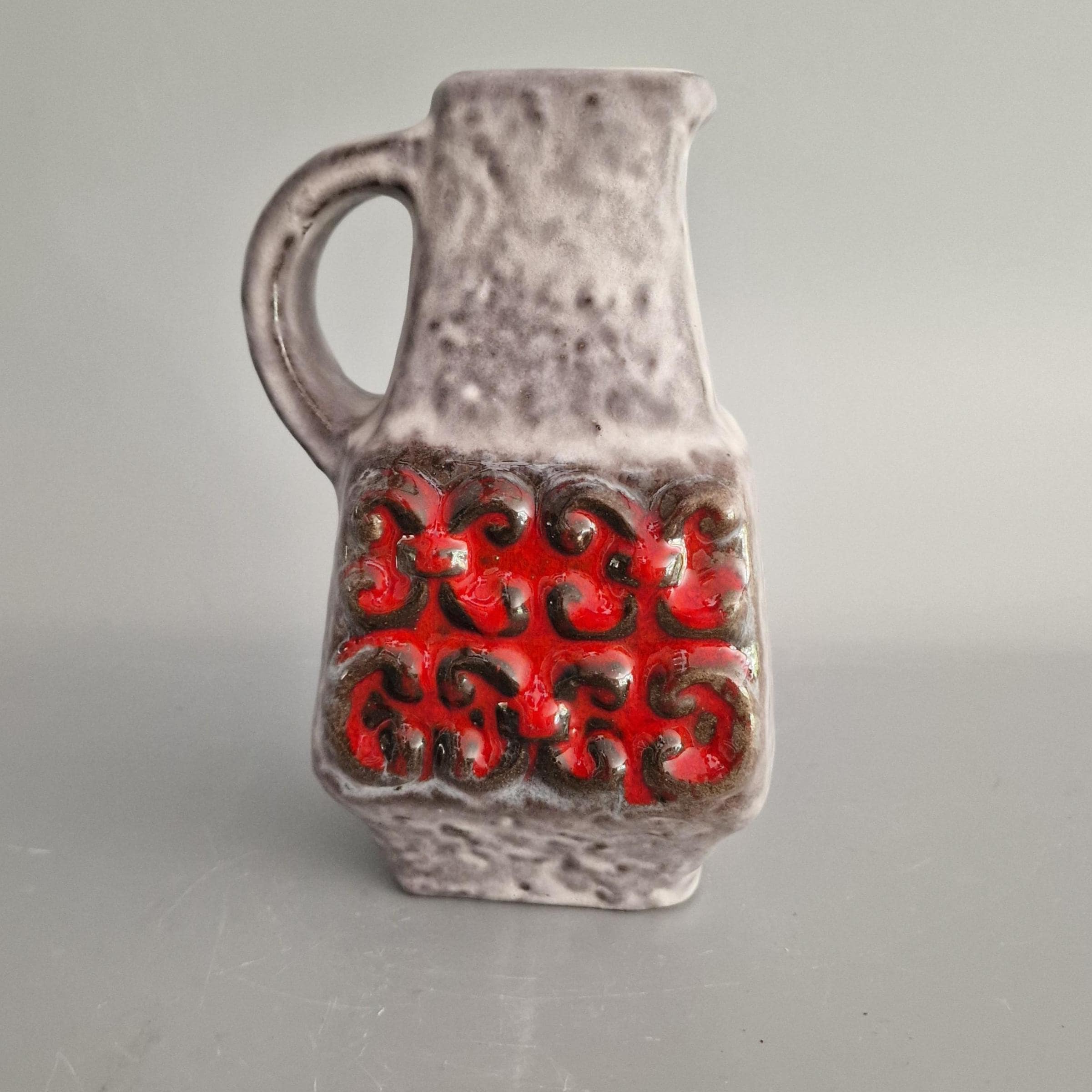 Bay Keramik社製のヴィンテージ西ドイツ製ファットラバ花瓶。モデル