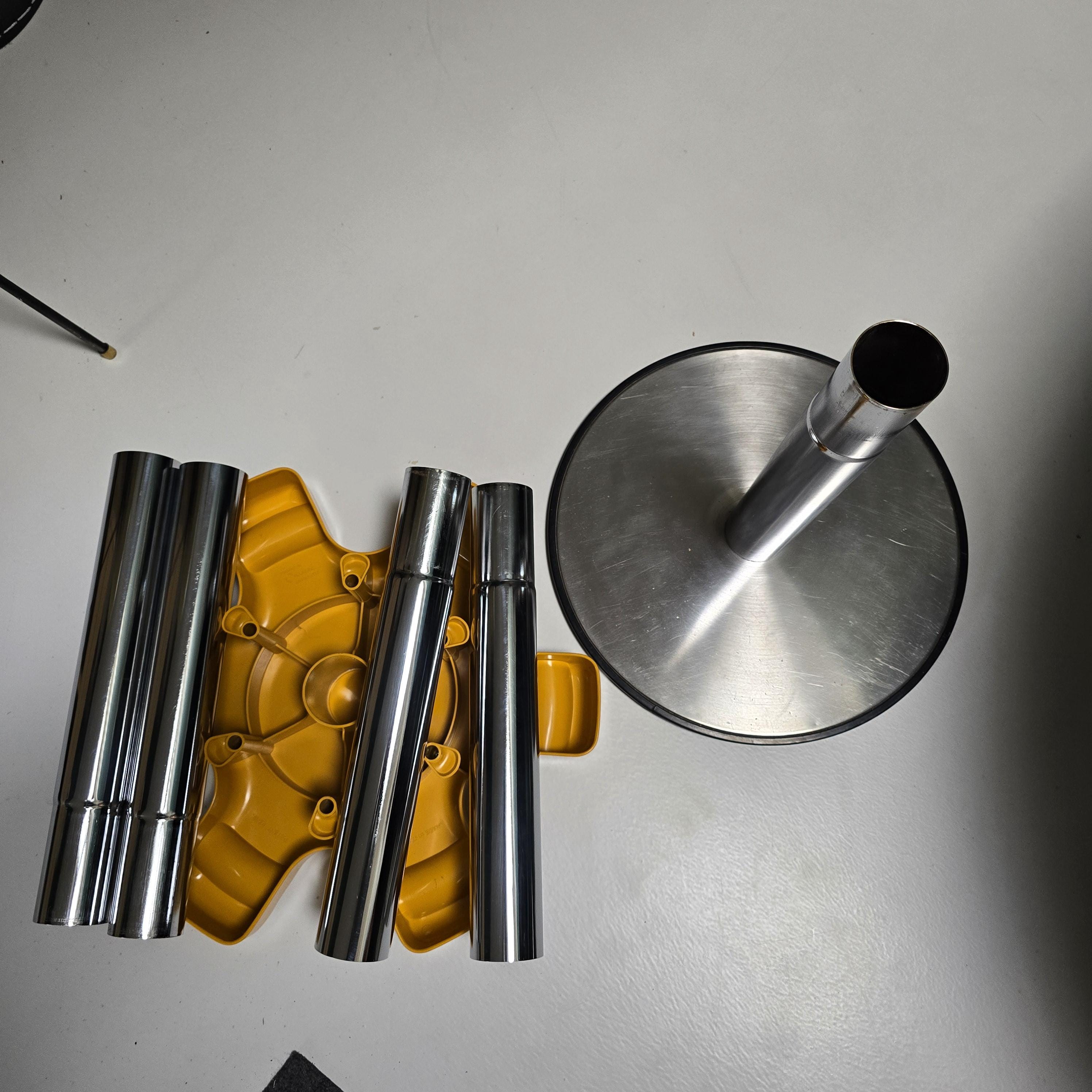 Velca VIP Coat Rack – Designed by Roberto Lucchi & Paolo Orlandini