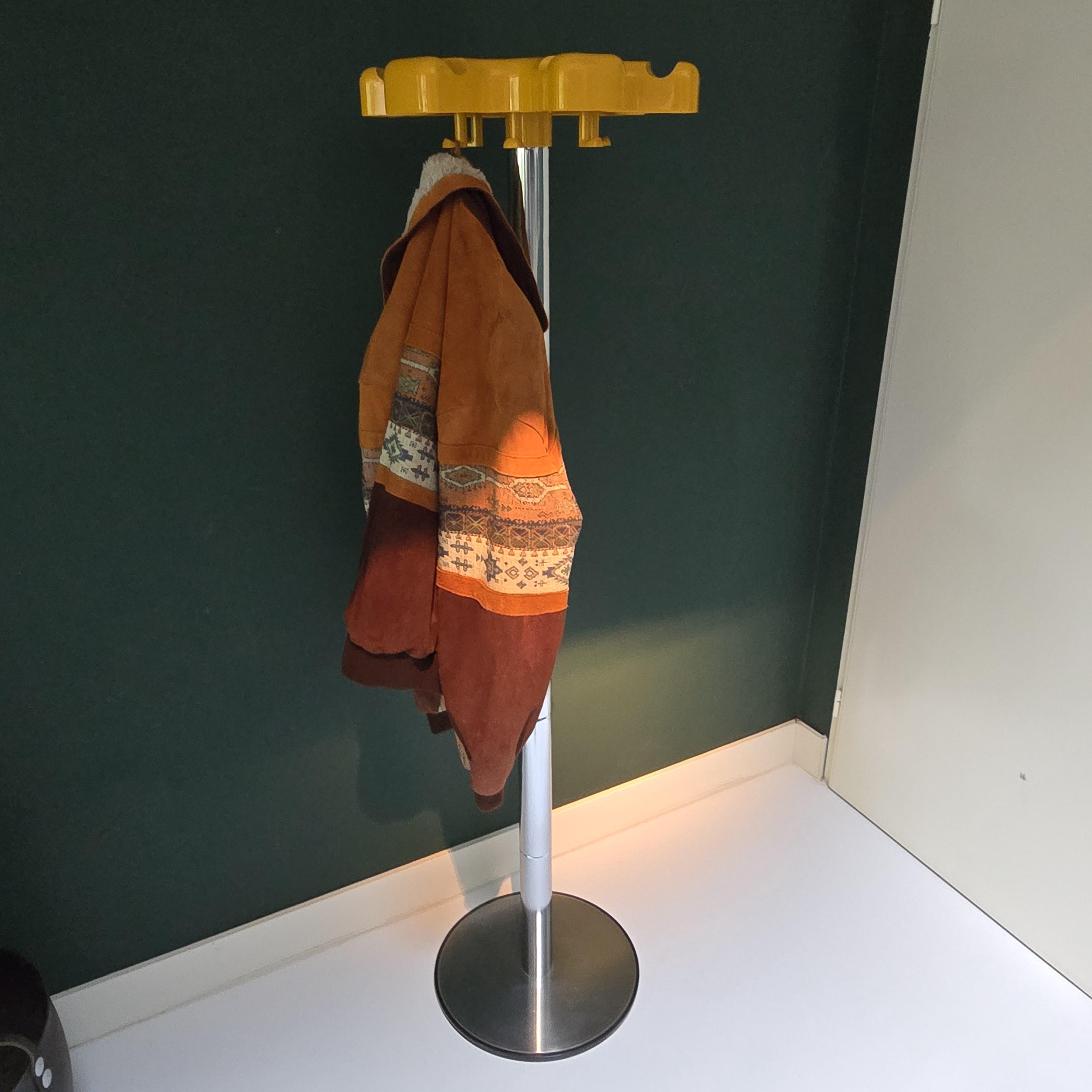 Velca VIP Coat Rack – Designed by Roberto Lucchi & Paolo Orlandini