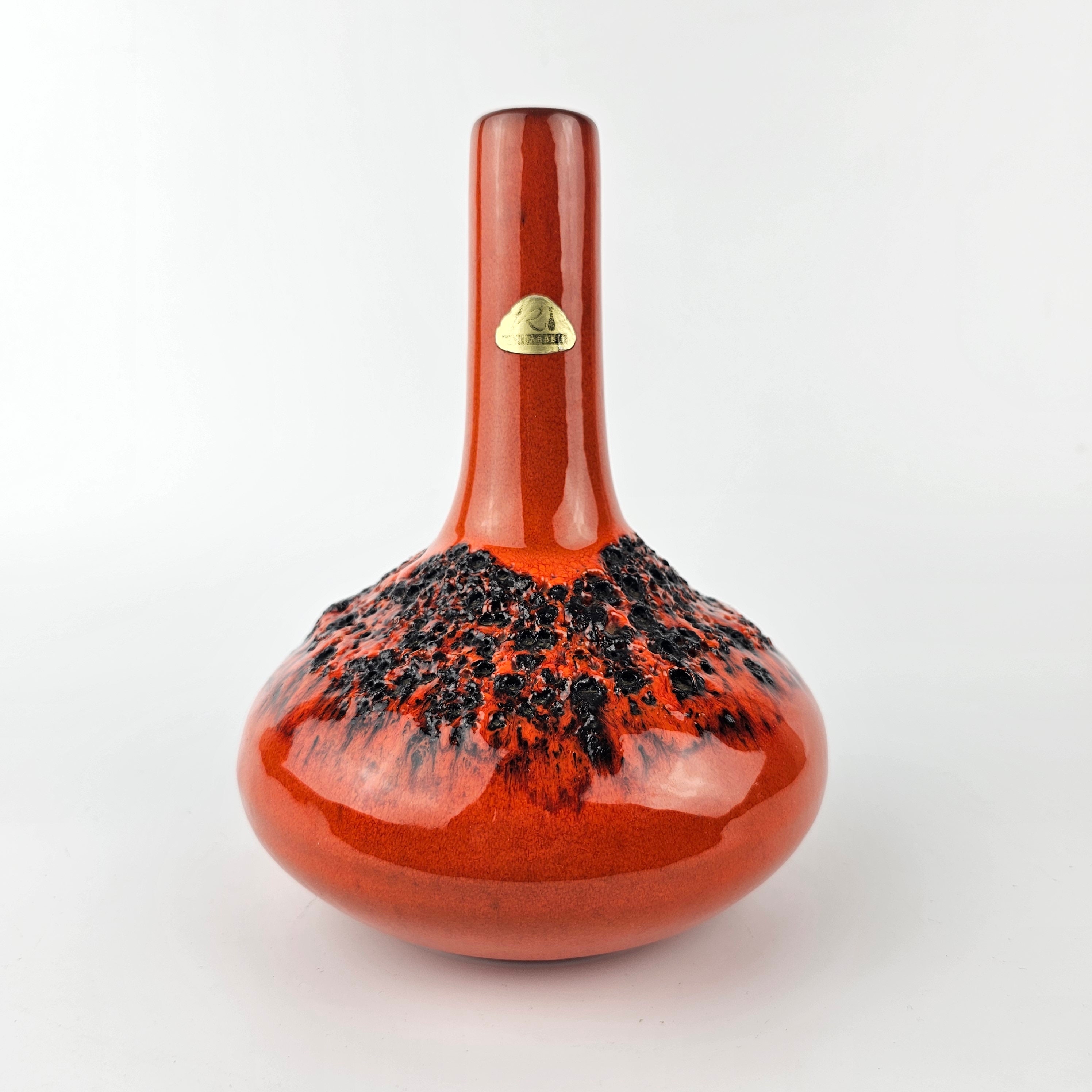 セール 登場から人気沸騰 German West A Fat Vase the (riffarth). Kreutz by Vase Lava 花瓶・フラワースタンド