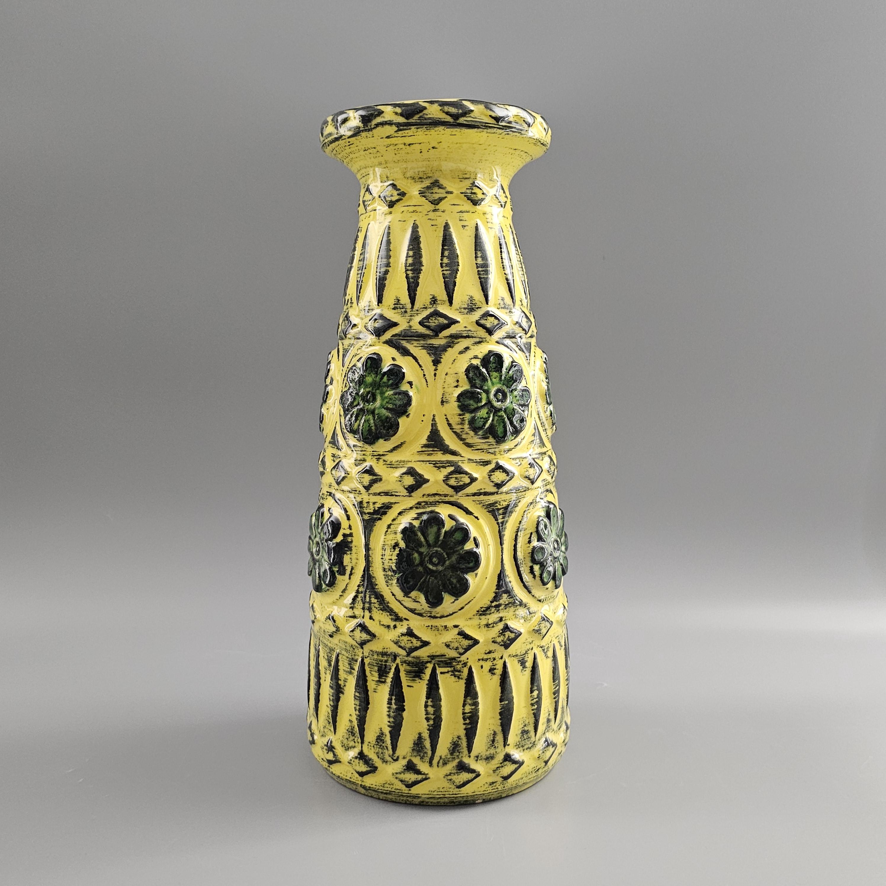 西ドイツ製ヴィンテージのファットラバ花瓶。Bay Keramik、品番76 35