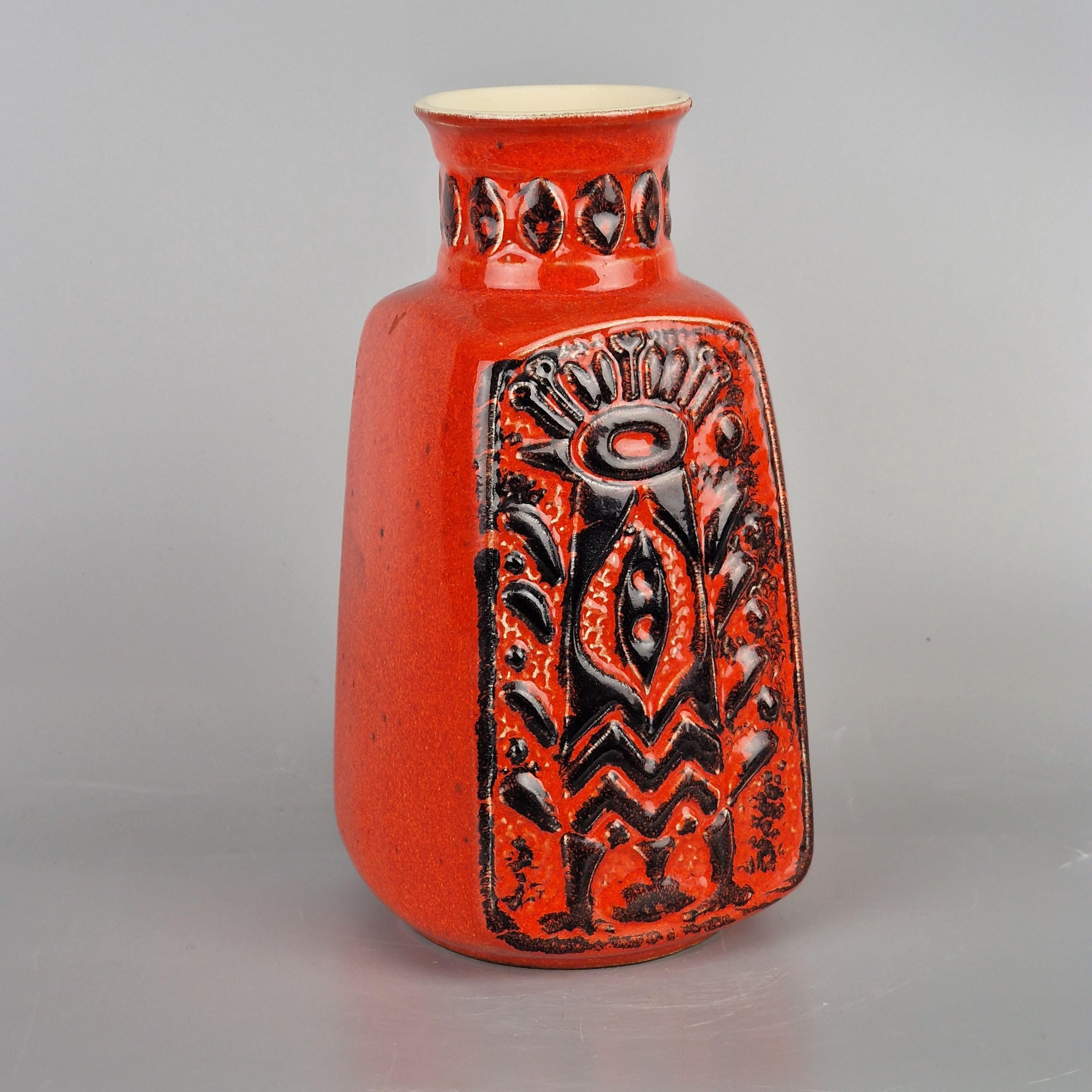 ヴィンテージの西ドイツの Fat Lava 花瓶。 Bay Keramik、フォーム番号