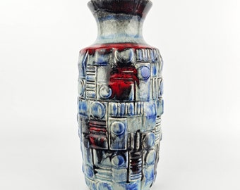 RÉSERVÉ! Un rare vase Fat Lava ouest-allemand par Uebelacker. Le vase est numéroté : 1318/30. Conception par Halidan Kutlu.