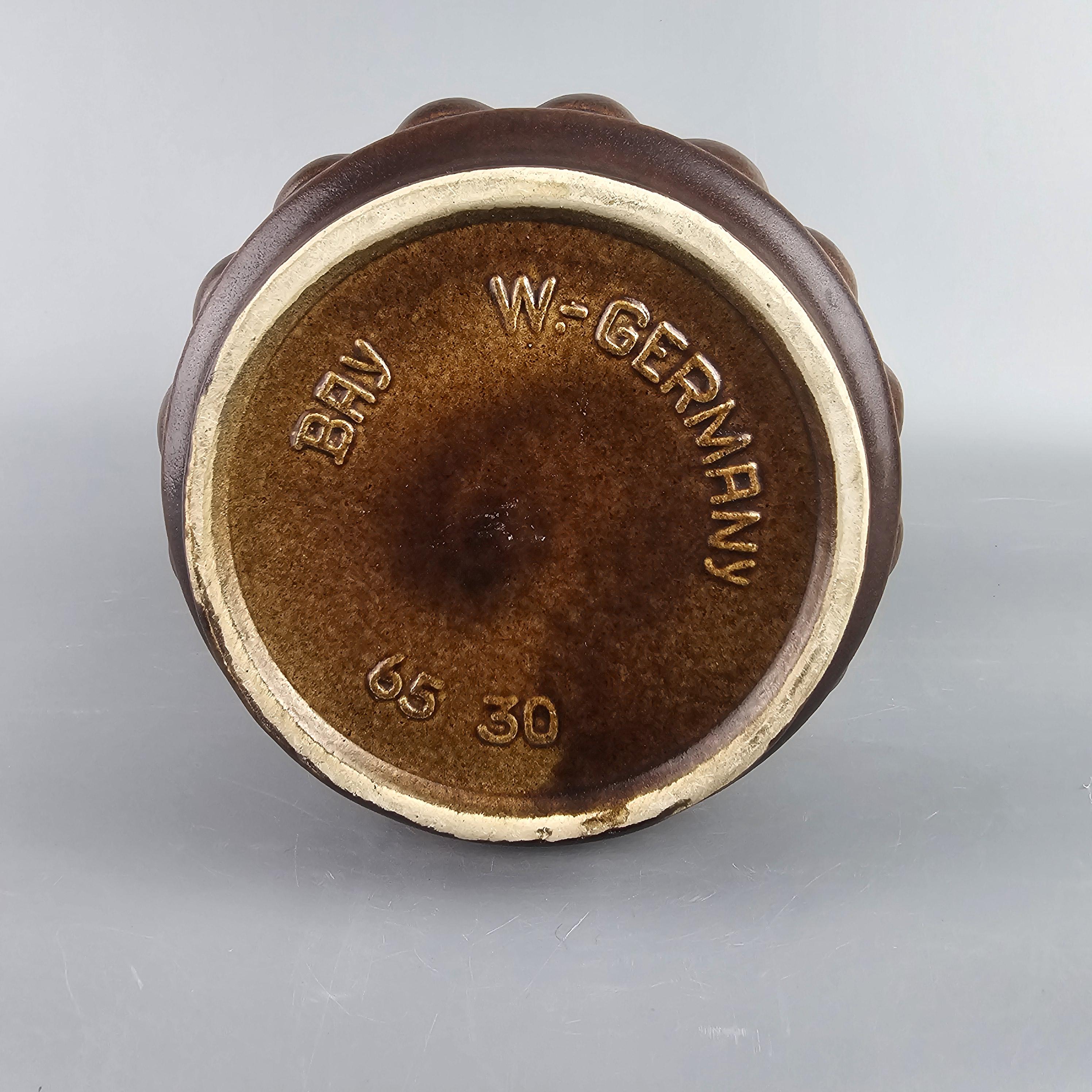 Bay Keramik社製のヴィンテージ西ドイツ製ファットラバ花瓶。型番65 30