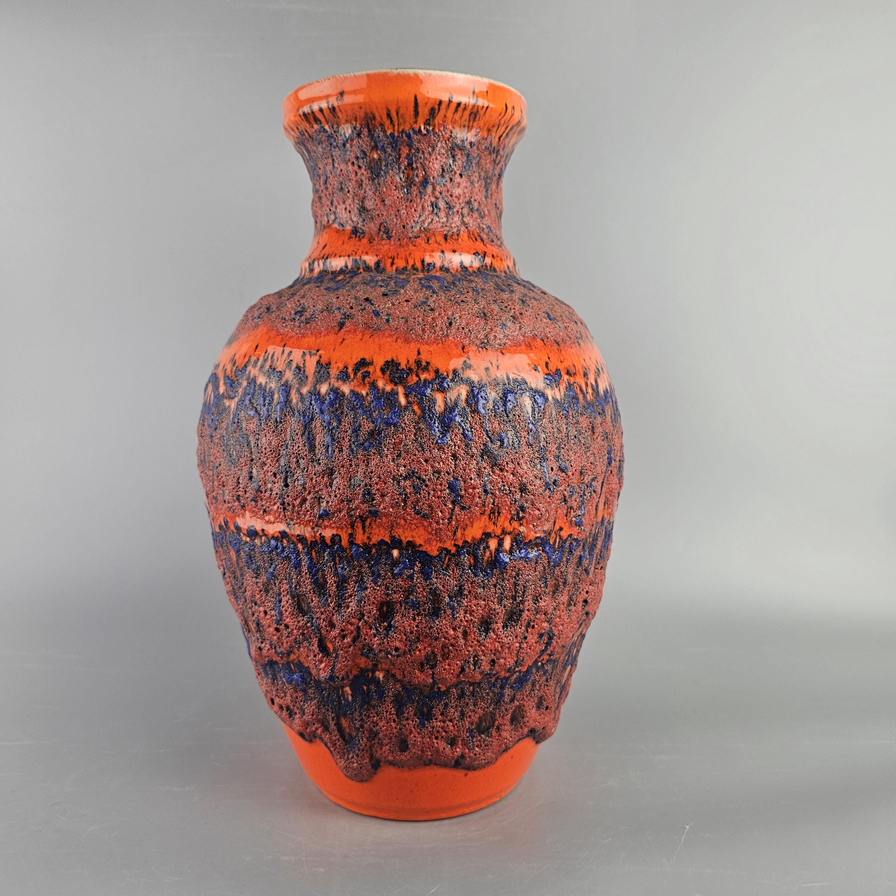 Bay Keramik社製の、西ドイツ製ヴィンテージXLファットラバ花瓶