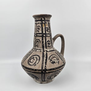A West German Fat Lava vase / jug made by Carstens Tonnieshof. The vase / jug is black and grey and is numbered: 1507-27.