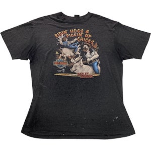 Vintage Single Stitch USA Made 3D Emblem 1989 Harley Davidson Ridin Hogs & Pickin’ Up Chicks Knoxville, Tennessee T-shirt Size XL (14694A87)