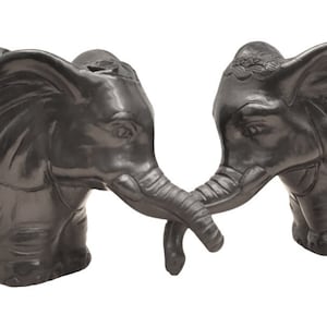 Barro negro / black clay Elephants in Love handmade in Oaxaca, MX item # GTL10009