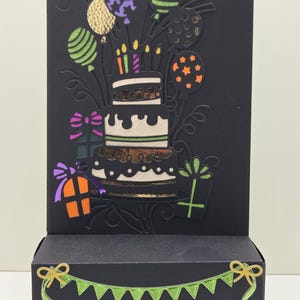 Carte d'anniversaire avec boîte cadeau coulissante