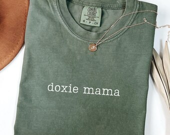 Comfort Colors Doxie Mama Shirt, Doxie Mom Tshirt, Dachshund Mama Gift, Dachshund Shirt, Dog Mom Gift, Dachshund Lover Shirt