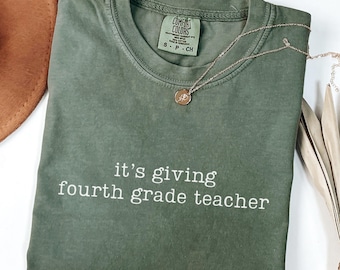 Comfort Colors It&#39;s Giving Fourth Grade Teacher Shirt, 4th Grade Teacher Tshirt, Elementary School Shirt, New Teacher Gift, Back to School