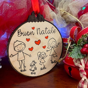 木に彫刻されたクリスマス安物の宝石、モジュール式で、背面に様式化された男性とフレーズでカスタマイズ可能
