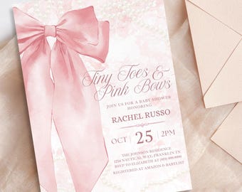 Plantilla elegante de invitación para baby shower de niña con lazo rosa, descarga instantánea, invitación editable con diseño de deditos de los pies y lazos rosas, tema Preppy Coquette Pearls.