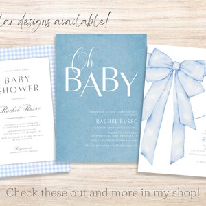 Puede incluir: Tres dise&ntilde;os de invitaci&oacute;n para baby shower. El primer dise&ntilde;o presenta un patr&oacute;n de cuadros azules y blancos. El segundo dise&ntilde;o tiene un fondo azul acuarela con el texto "Oh Baby" en blanco. El tercer dise&ntilde;o presenta un lazo azul acuarela con el texto "Es un ni&ntilde;o" en negro.
