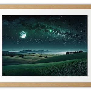 Puede incluir: Un cielo nocturno con luna llena y estrellas sobre un campo verde con colinas onduladas.