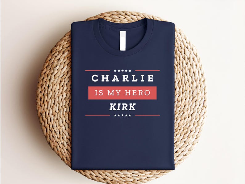 Charlie Kirk Hero T-Shirt Herren - Baumwolle Rundhals Mit Statement-Aufdruck