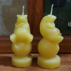 Small Grumpy Frog Sitting Beeswax Candle