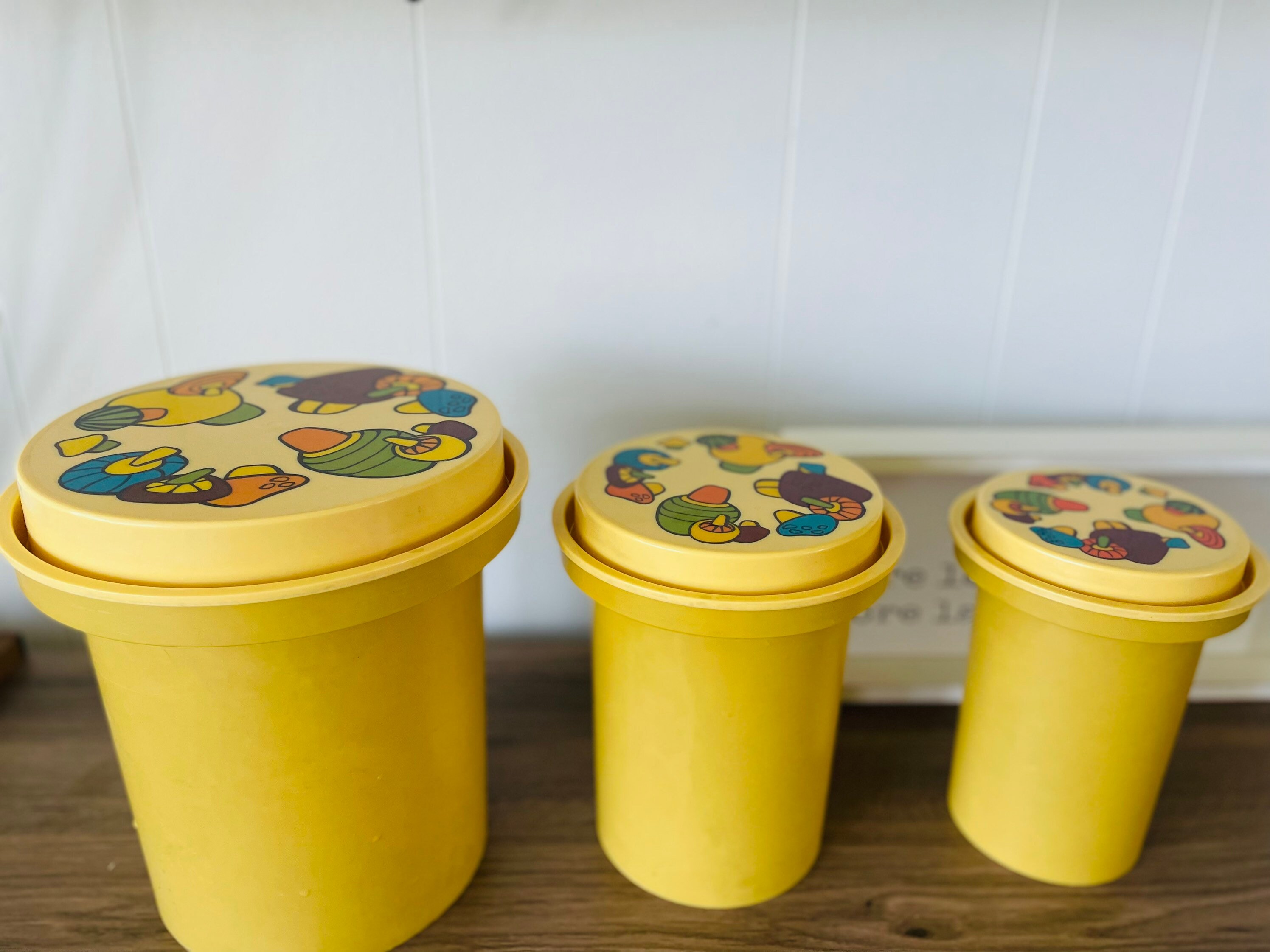 Rubbermaid Green Mushroom Canister Set/ Fun Plastic Nesting -  Hong Kong